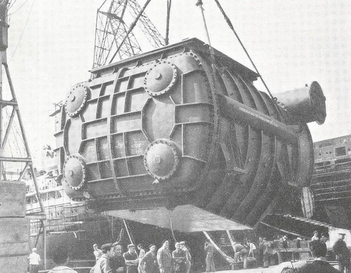 p. 4, imbarco del condensatore principale della turbocisterna "Agrigentum"